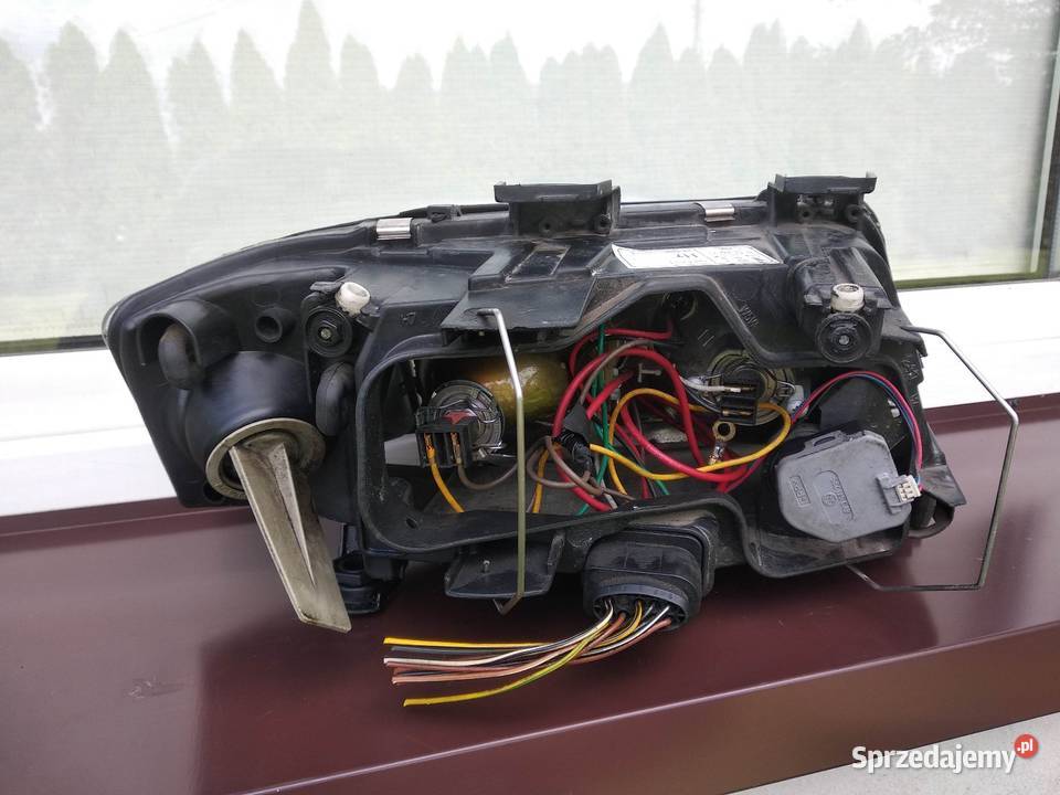 Audi A6 C5 przedlift lampy przednie reflektory osobowe Lampy przednie łódzkie Sieradz