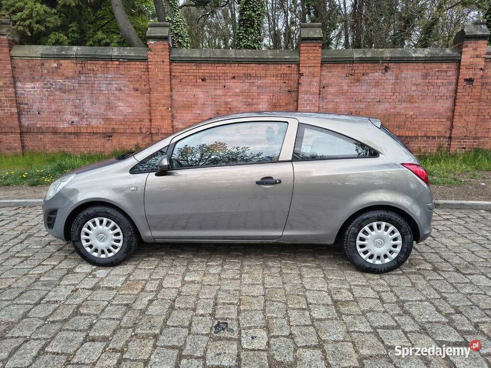 Opel Corsa 12 16V Enjoy kupiony w polskim salonie sprzedam