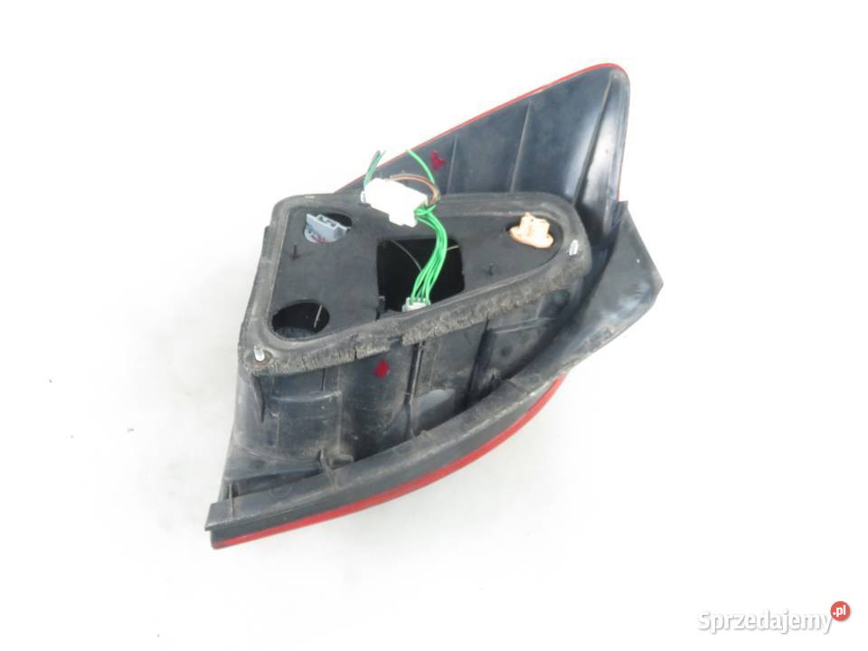 LAMPA PRAWA TYLNA TOYOTA COROLLA Verso E12