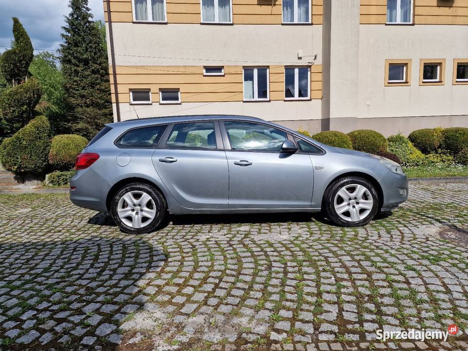 Opel Astra J 20 CDTI 160 SportTourer Rok produkcji 2011 Samochody osobowe Ryglice sprzedam