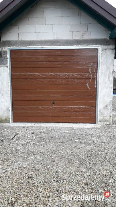 Brama garażowa uchylna dwuskrzydłowa Tarnów