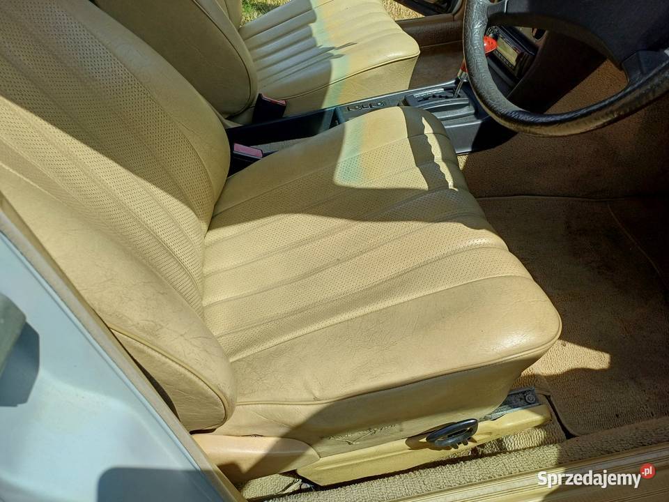 Kompletne wnętrze Mercedes W123 jasnobeżowy Fotele i kanapy Jelcz-Laskowice