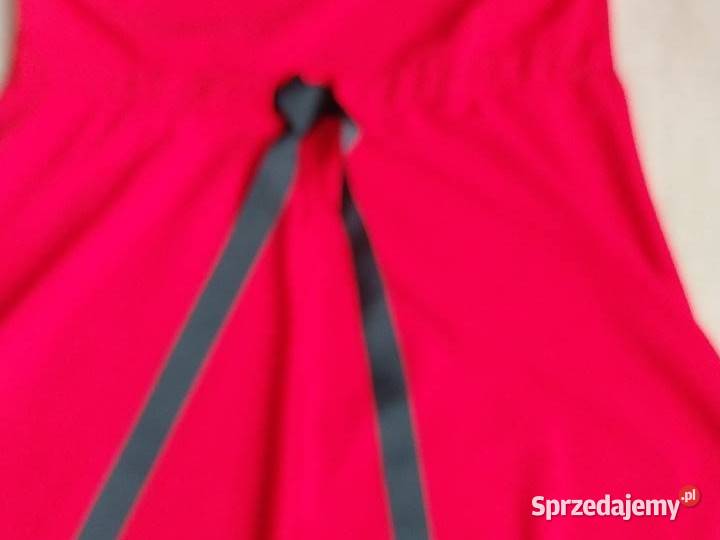 Czerwona z czarnymi dodatkami sprzedam