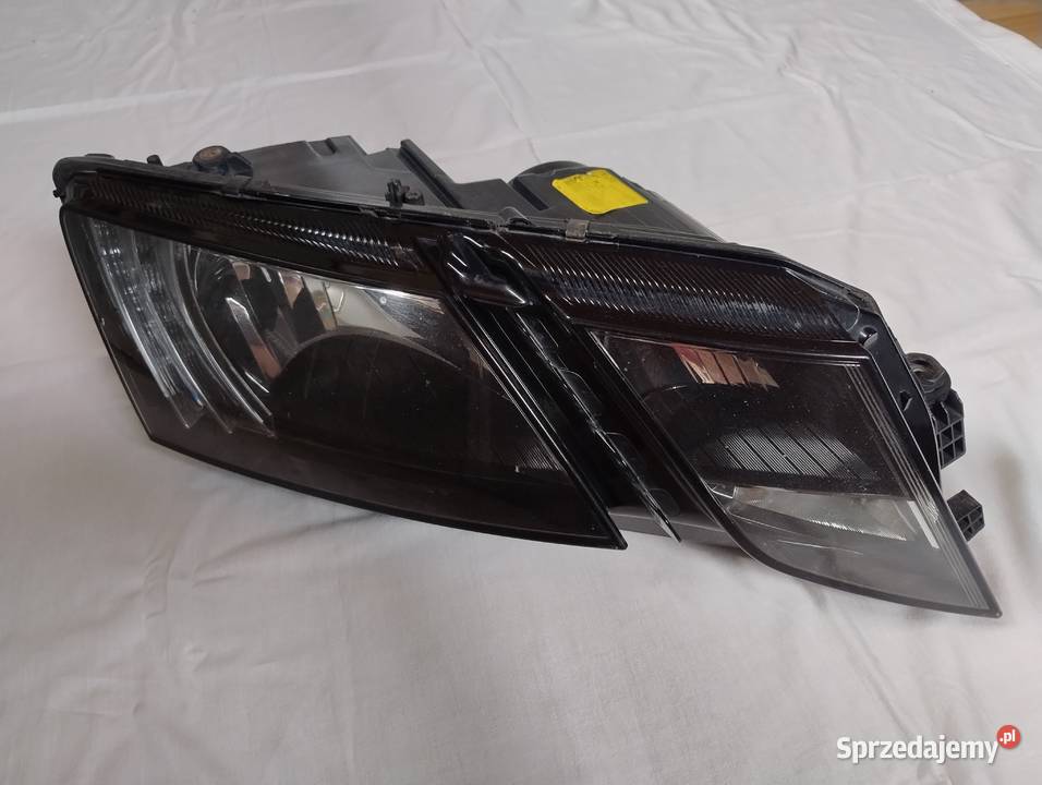 Reflektor przedni prawy Skoda Octavia 2018r Węgierska Górka