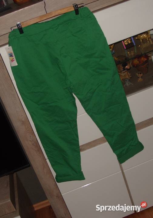 NOWE zielone spodnie gnieciuch złote literki CC