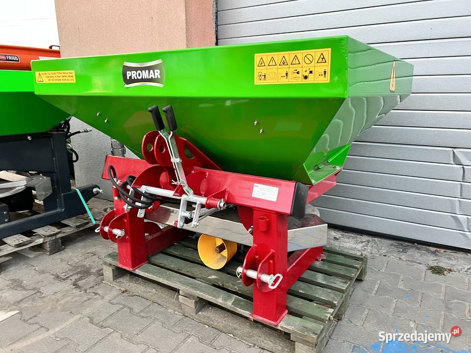 Rozsiewacz nawozu 600800L TYTAN firmy STRUMYK