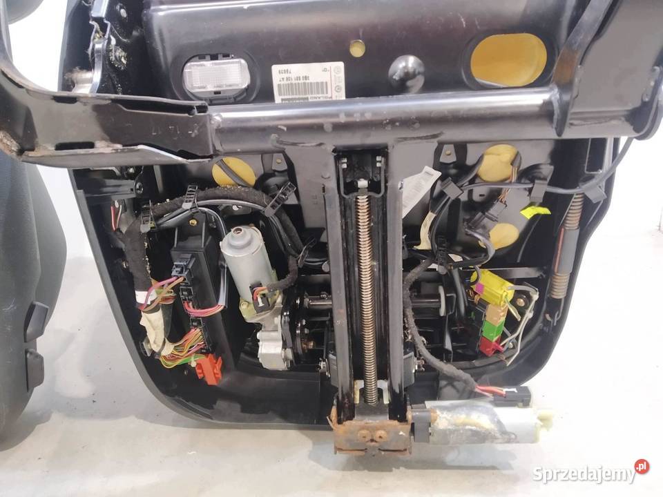 FOTELE PRZÓD GRZANE ELEKTRYCZNE SKÓRA KPL Skoda Wyposażenie wnętrza sprzedam