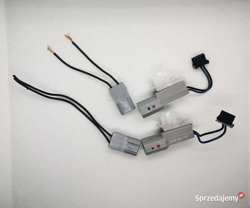 Wtyczka i kostka lampy tylnej LED w klapia osobowe Warszawa