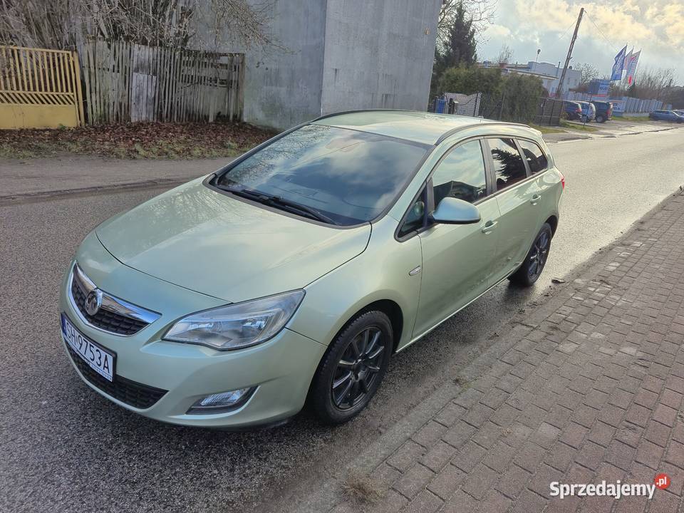 Opel Astra JW pełni sprawna Zadabana Opłacona Rok produkcji 2011 Radomsko