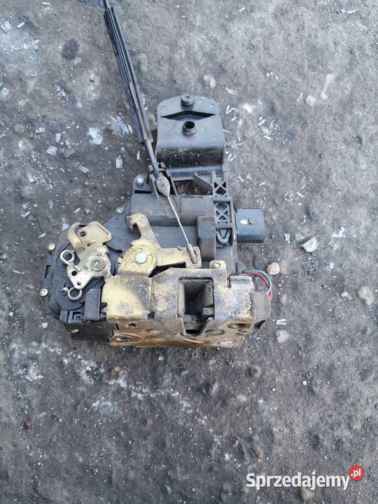 Zamek drzwi lewy przód Passat b5 Karoseria