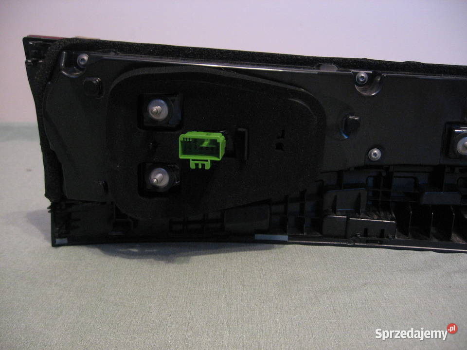 760945307E VW Touareg Tylna lampa blenda tylnej Warszawa sprzedam