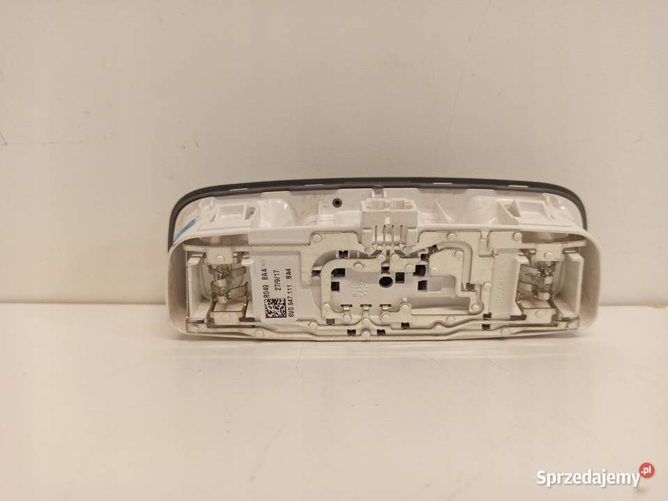 AUDI A3 8V LAMPKA PODSUFITKI 8V0947111 Oświetlenie kabiny sprzedam