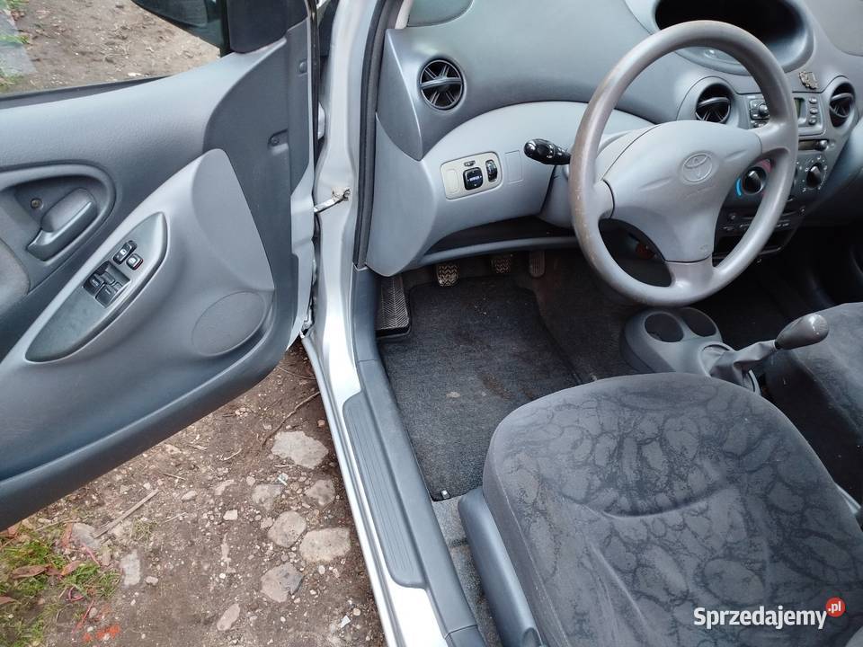 Toyota Yaris srebrny Siedlce