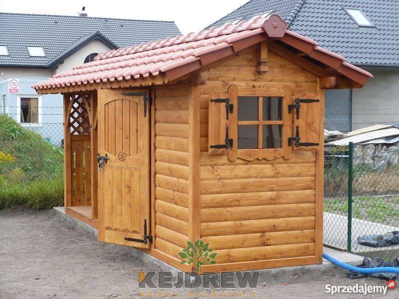 Drewutnia ozdobna z dwuspadowym dachem pod Piła Pierwsza