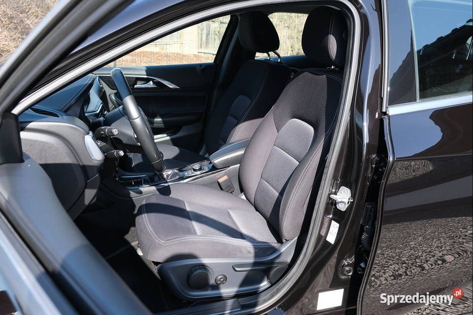 Infiniti Q30 nawigacja climatronic asystent pasa ruchu Q30 lubelskie Zamość