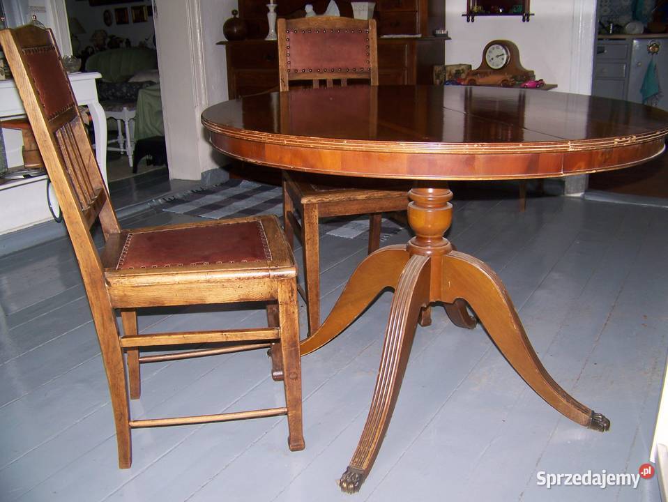 stół okrągły na jednej nodze, z krzesłami-antyki