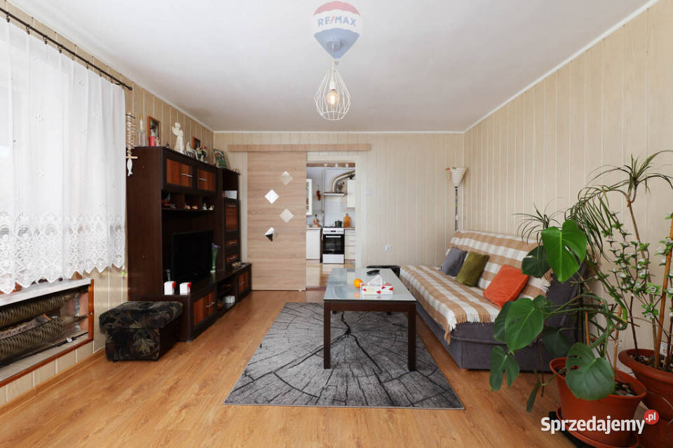 Dom z 2 mieszkaniami garaże duży teren Kobiernice sprzedam