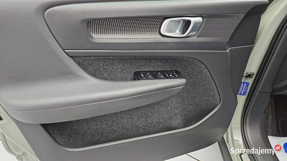 Volvo XC 40 Recharge AWD Core aut Z Polskiego wielofunkcyjna kierownica XC 40 Warszawa