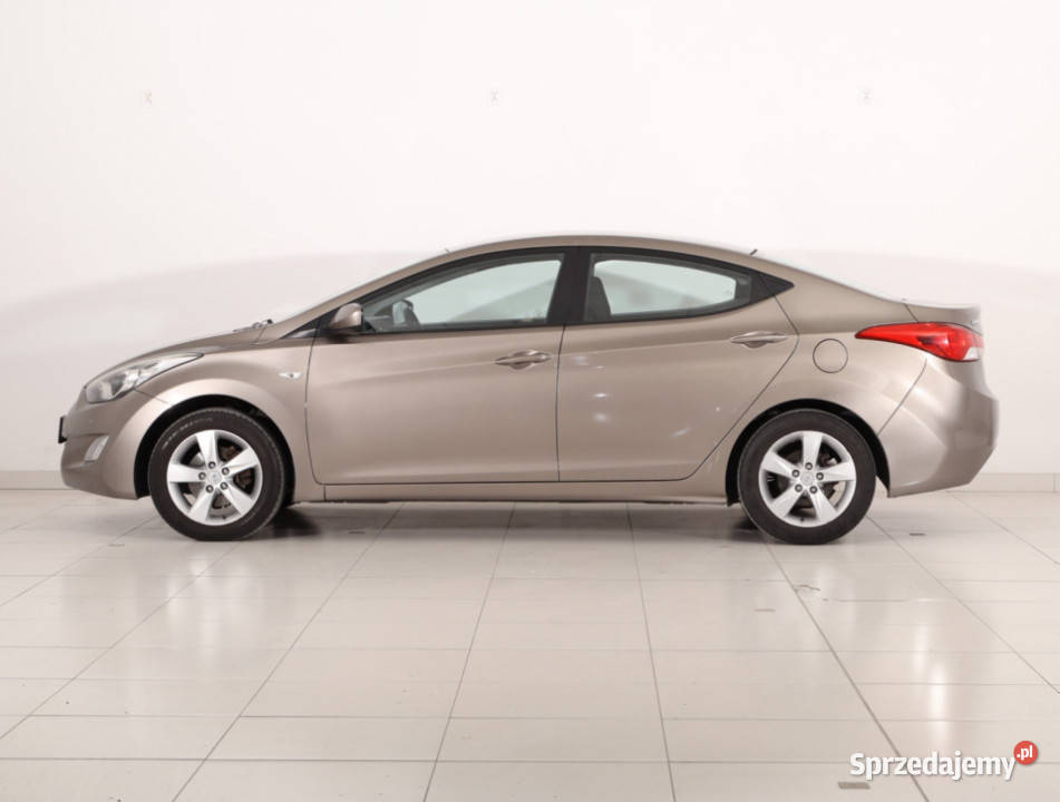 Hyundai Elantra 16 nieuszkodzony