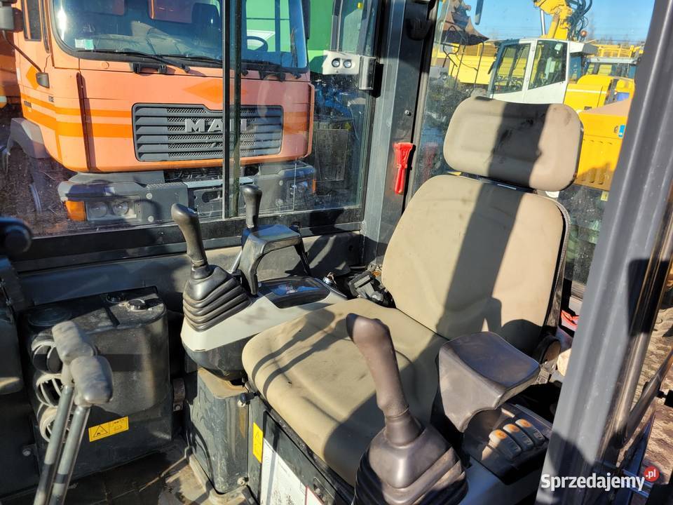 Komatsu PC26MR koparka gąsienicowa