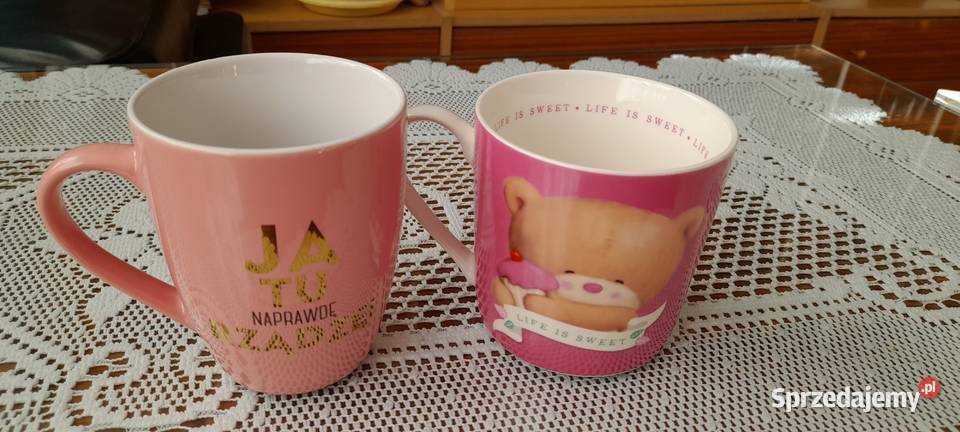 Duże kubki z łyżeczkami