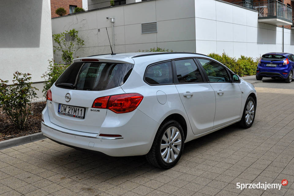 Opel Astra J 14T 140 Bezwypadkowy Lift 2014 r Wrocław sprzedam