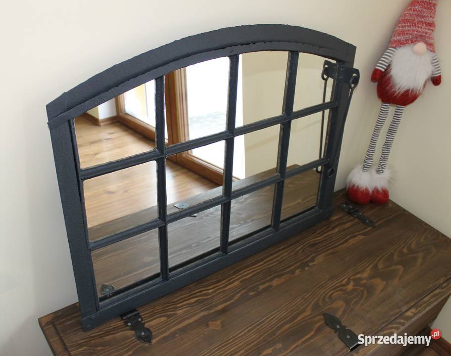 Lustro loft w starnym metalowym oknie Siekierki Małe