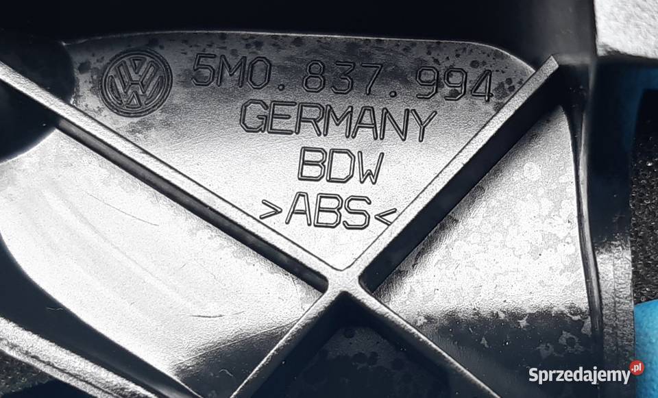 GŁOŚNIK OSŁONA TRÓJKĄT PRAWY VW GOLF 5 PLUS osobowe Wyposażenie wnętrza