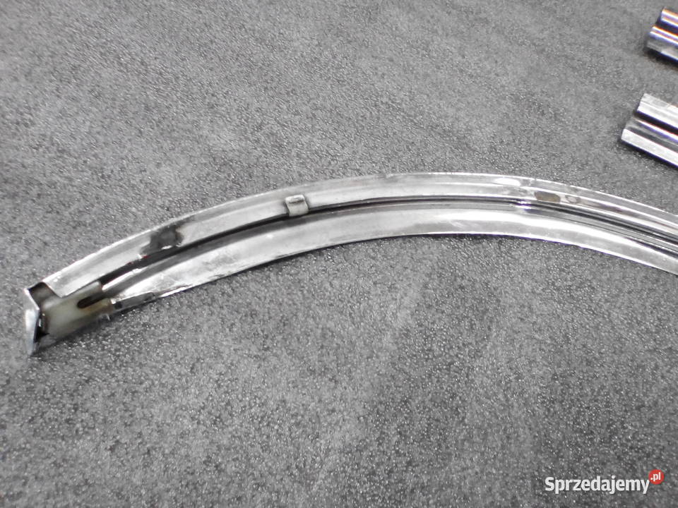 Mercedes W108109 Listwa przedniej szyby dolna Bukownica