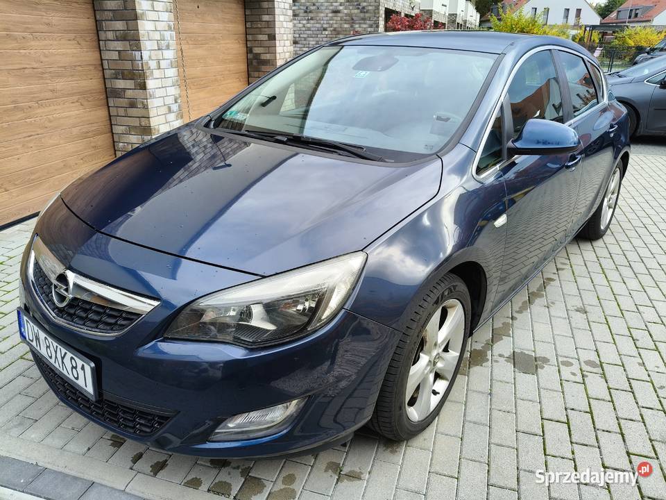 Opel Astra J 16 2010 z bagażnikiem FlexFix Wrocław