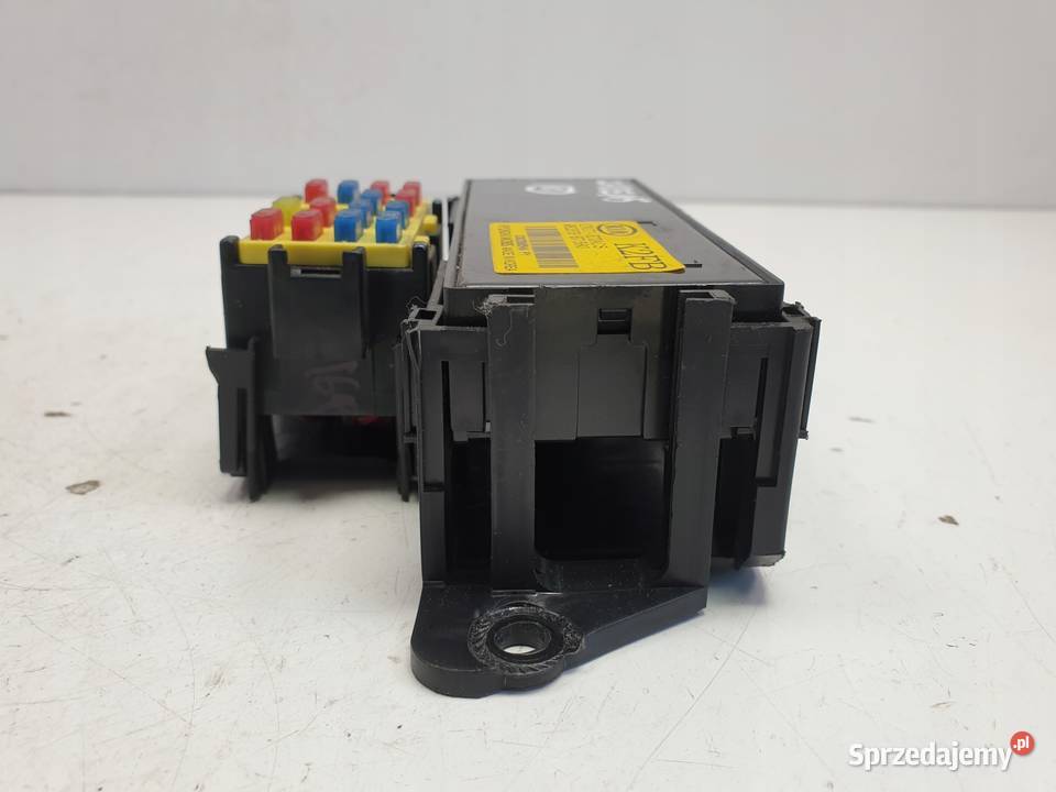 SKRZYNKA BEZPIECZNIKÓW Kia Carens II 20 CRDI Rudka