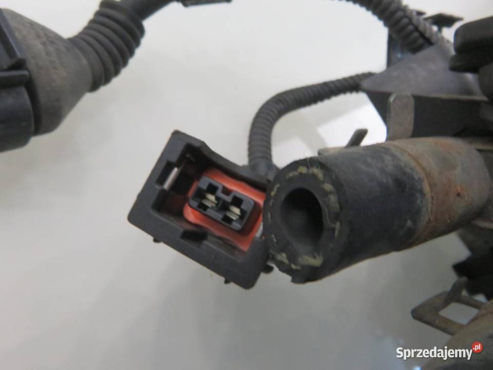 LISTWA WTRYSKOWA VW GOLF IV 16 037906031AA