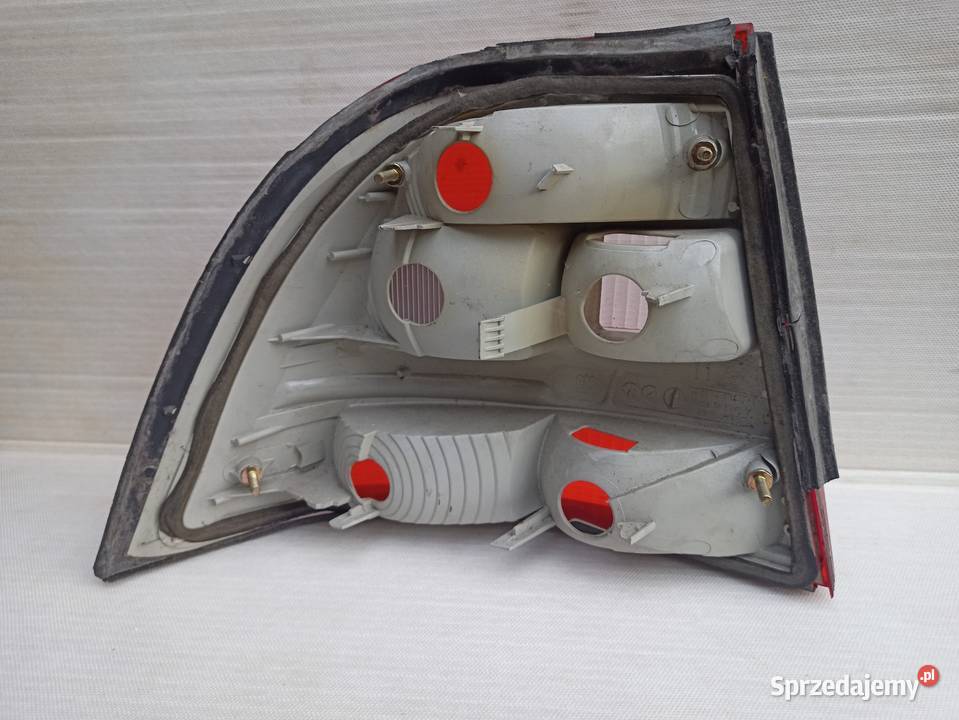 Opel Vectra B lampa tył tylna prawa pasażera Sieradz sprzedam