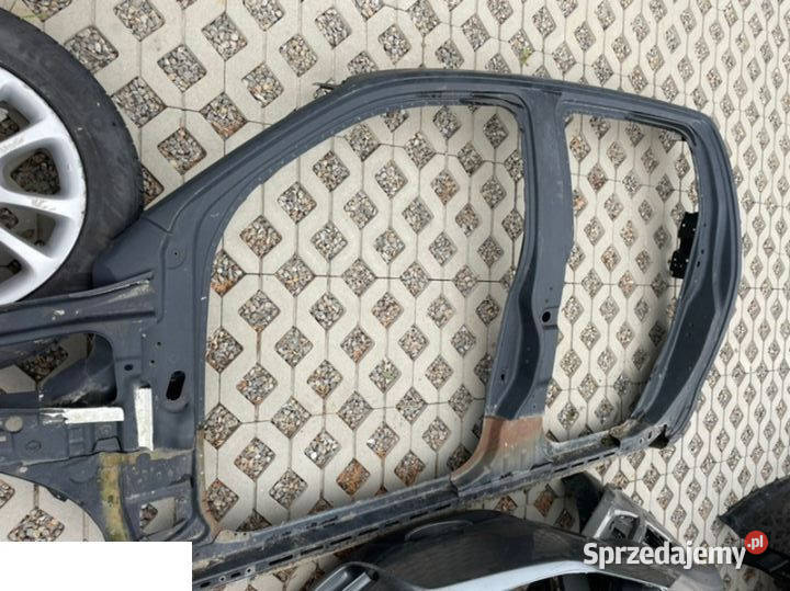 Isuzu D poszycie ramka lewa słupek