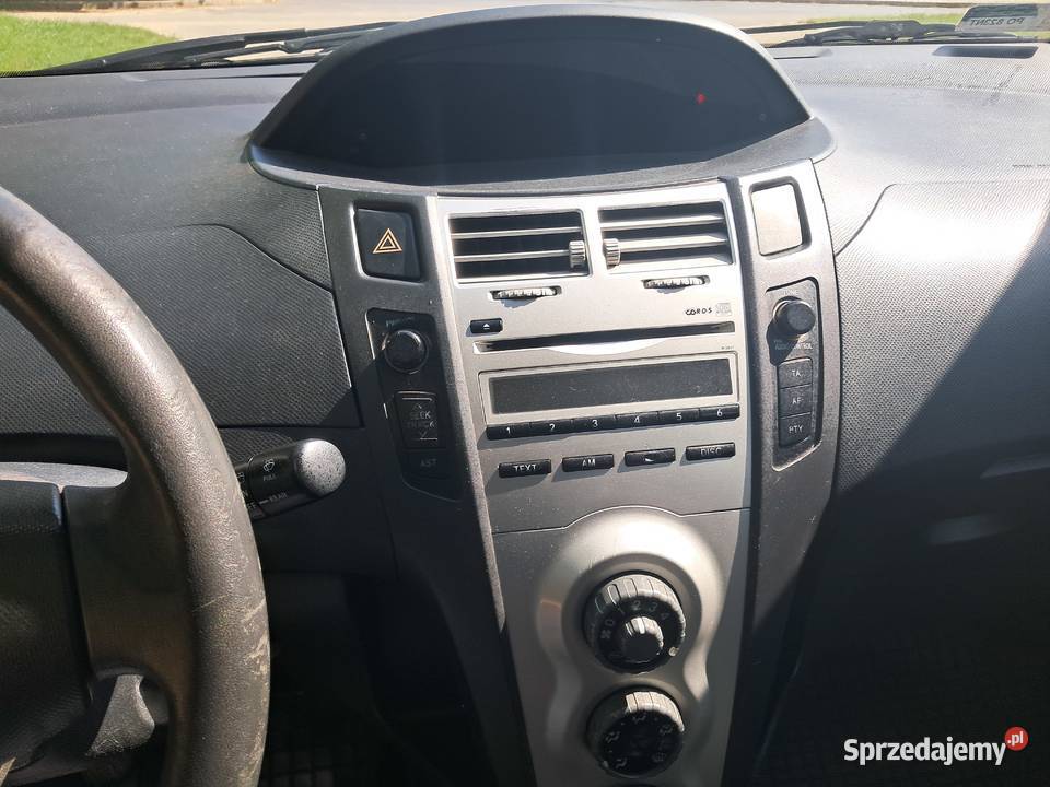 Ładna toyota yaris Rok produkcji 2007 Żerków