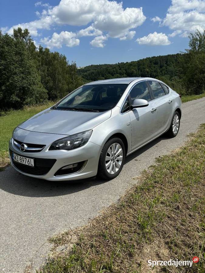 Opel Astra J sedan Salon Polska światła przeciwmgielne sprzedam