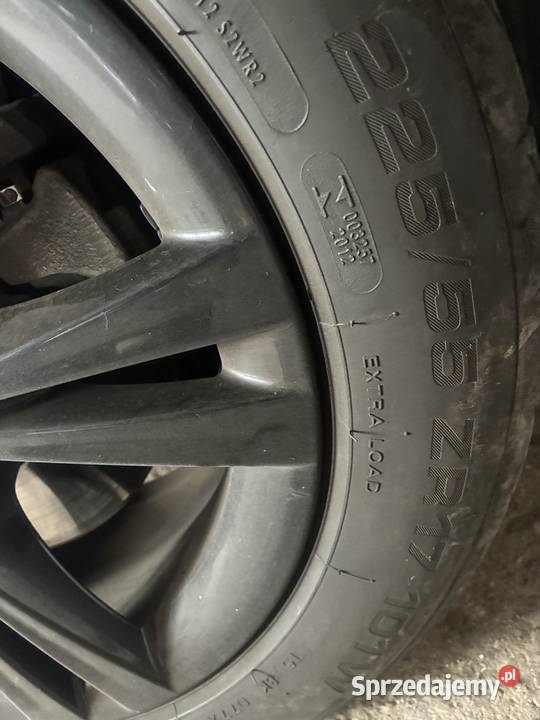 Sprzedam cztery koła czarne w rozmiarze 22555r17