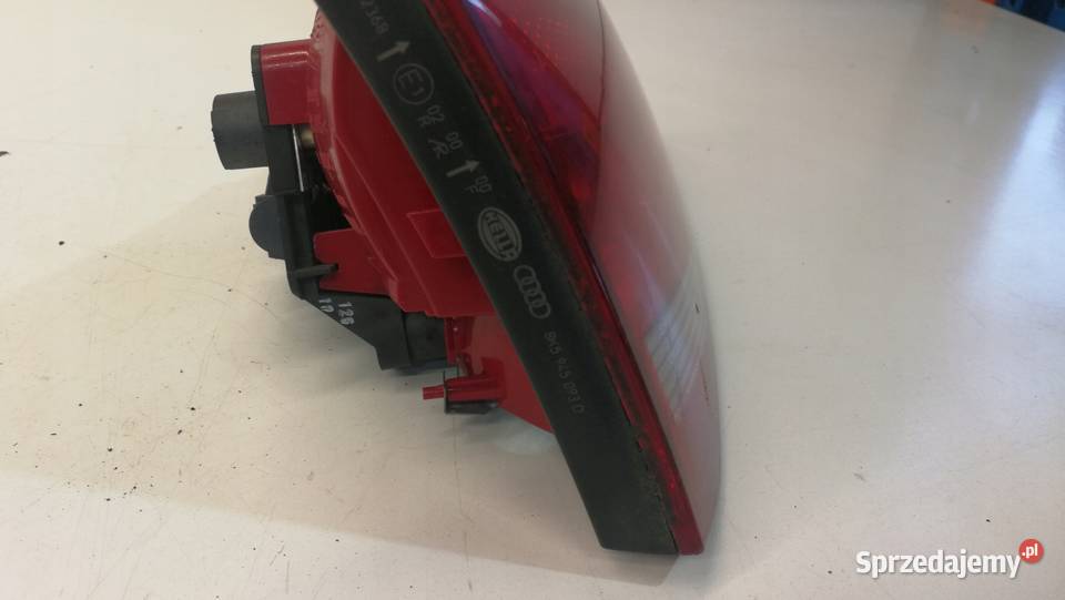 LAMPA LEWY TYŁ W KLAPE AUDI A4 B8 SEDAN osobowe Przystajń sprzedam