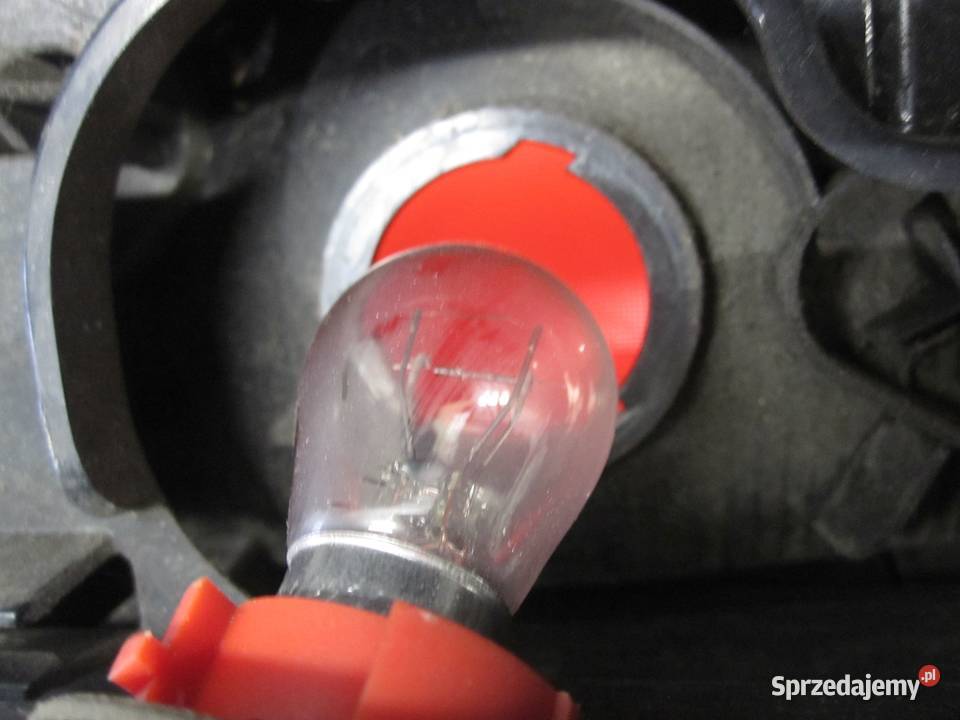 OPEL VIVARO B 16r lampa prawa tył 93450969 osobowe Kielce