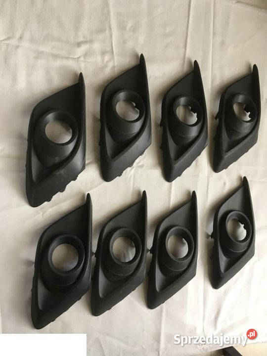 Mazda 3 BM 2014 ramka halogenu kratka LEWA BHR1 Karoseria Kozubszczyzna
