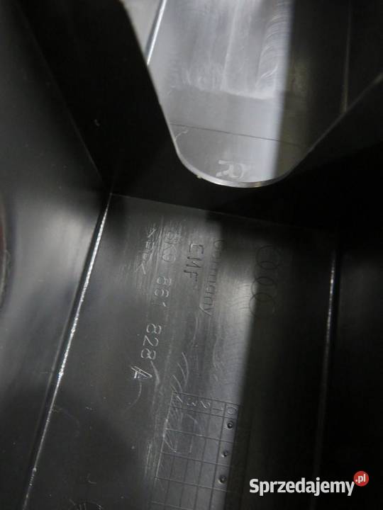 LISTWA BAGAŻNIKA PRAWA AUDI A4 B8 8K9861828A osobowe