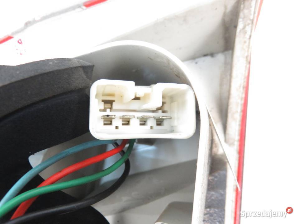 LAMPA PRAWA TYLNA MITSUBISHI CARISMA LIFT