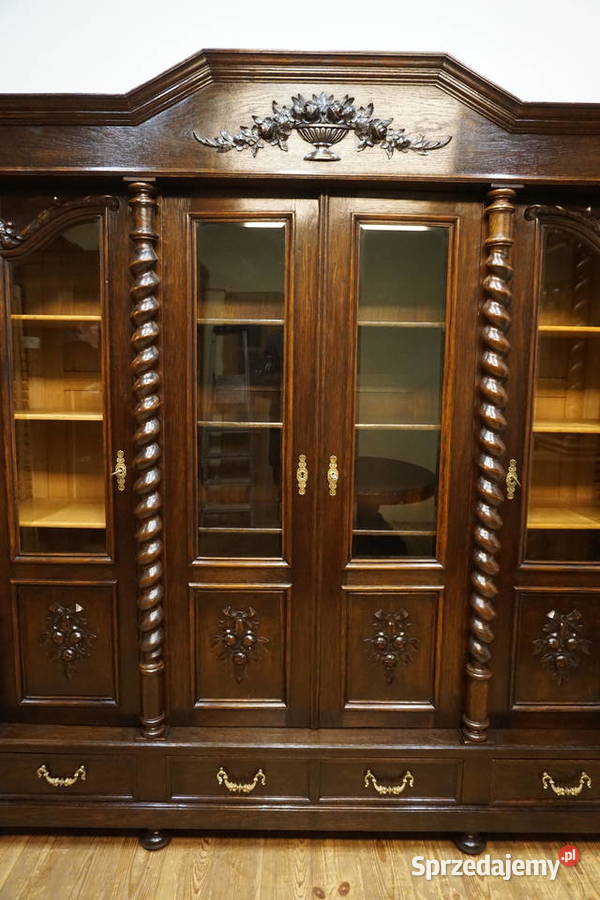 CZTERODRZWIOWA BIBLIOTEKA SPIRALNE KOLUMNY