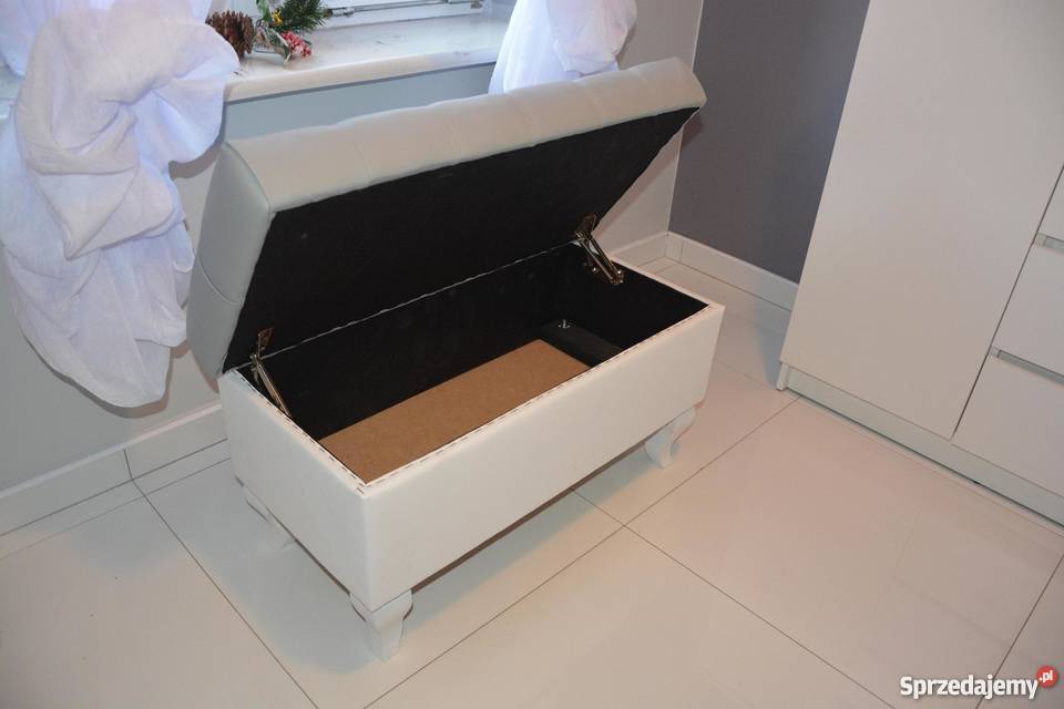 Pufa pikowana szara z kryształkami Otwierana