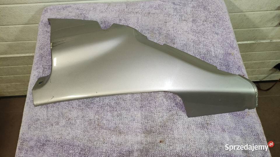 Pług owiewka dolna prawa Honda CBR 1000 F Księżyno