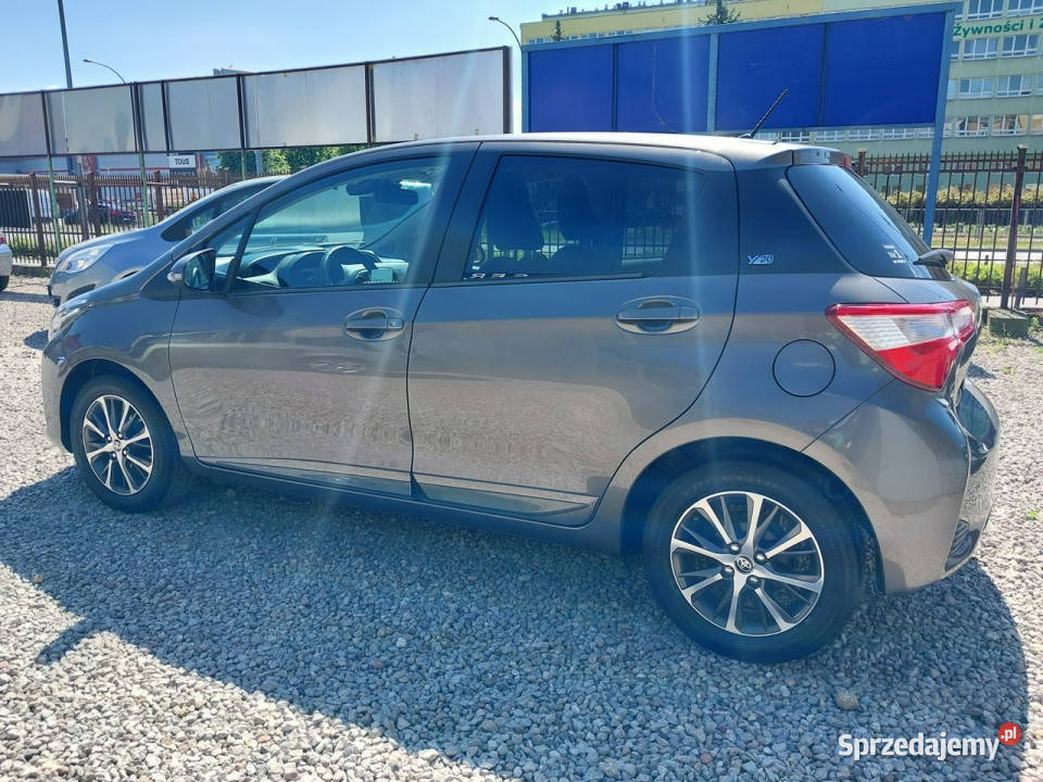 Toyota Yaris 1500 benz SALON pierwszy wł 100 wielofunkcyjna kierownica
