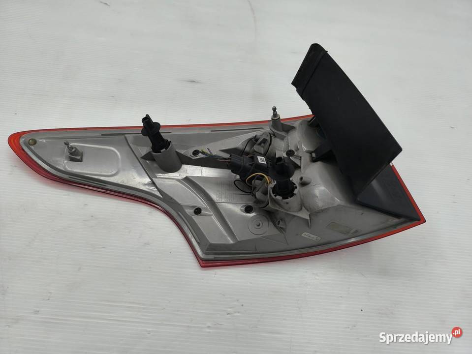 LAMPA PRAWY TYŁ FORD FOCUS MK3 LIFT KOMBI