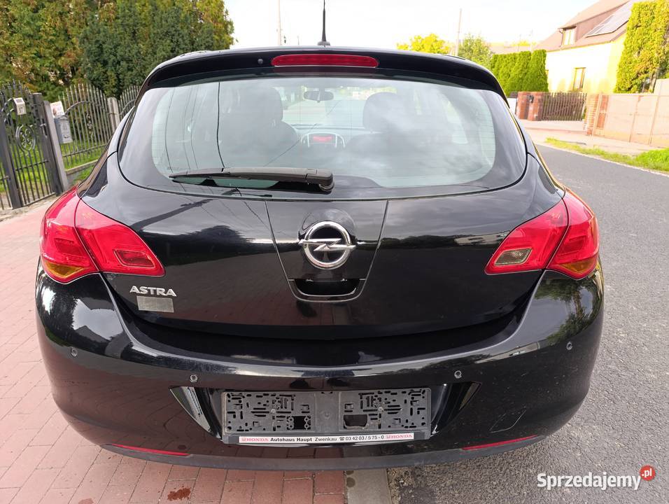 Opel Astra J 16 benzyna 2010r 5 drzwi udok Rok produkcji 2010 Opel Koziegłowy