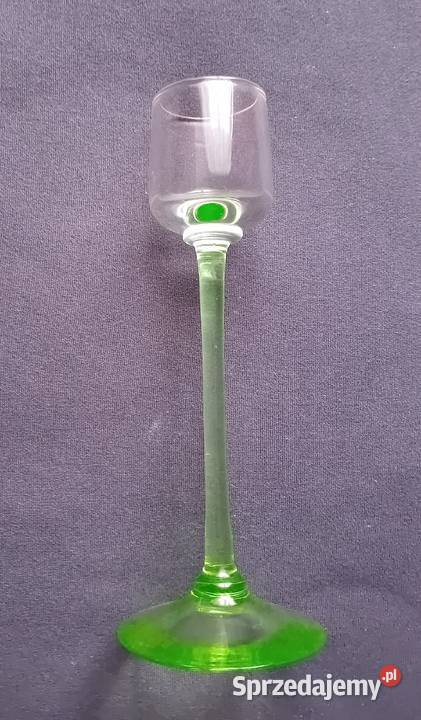 Secesyjny kieliszek do likieru na uranowej nóżce Koźminek