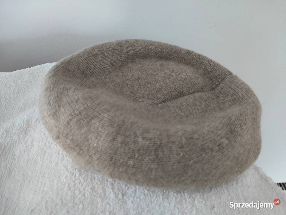 Czapka zimowa beret beżowy nowy Nakrycia głowy Ruciane-Nida